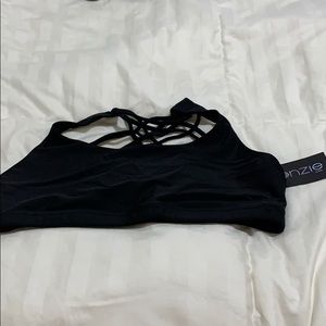 Onzie flow sports bra in black - NWT